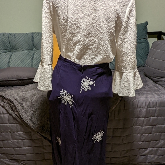 Venus and Green Envelope skirt and shirt both M NWOT - Picture 4 of 6